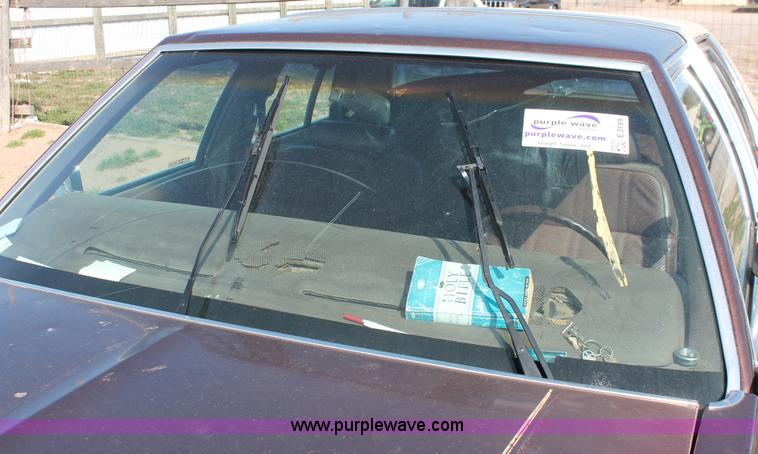 image for item E3189 1983 Ford Crown Victoria LTD