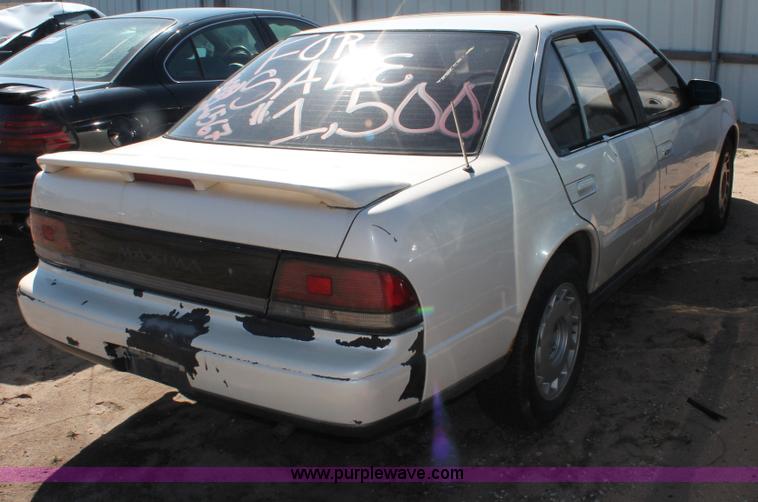 image for item E3190 1990 Nissan Maxima