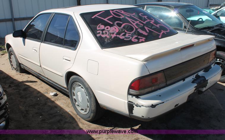 image for item E3190 1990 Nissan Maxima