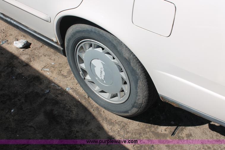 image for item E3190 1990 Nissan Maxima