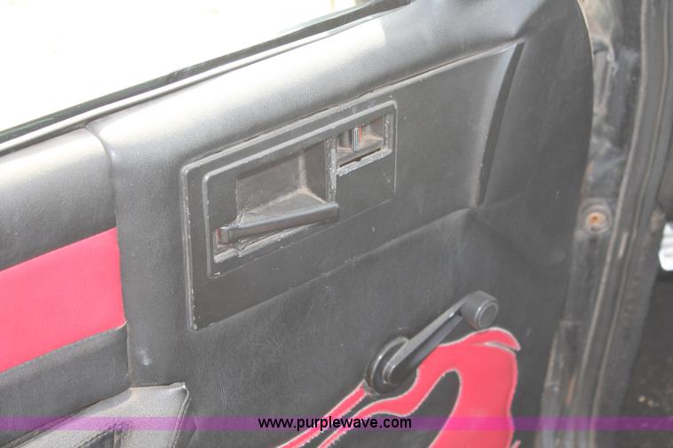 image for item E3196 1988 Chevrolet S10 pickup truck