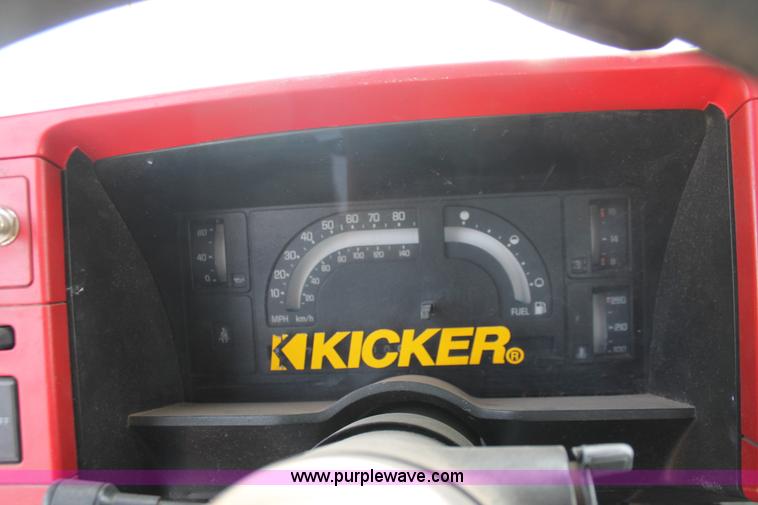 image for item E3196 1988 Chevrolet S10 pickup truck