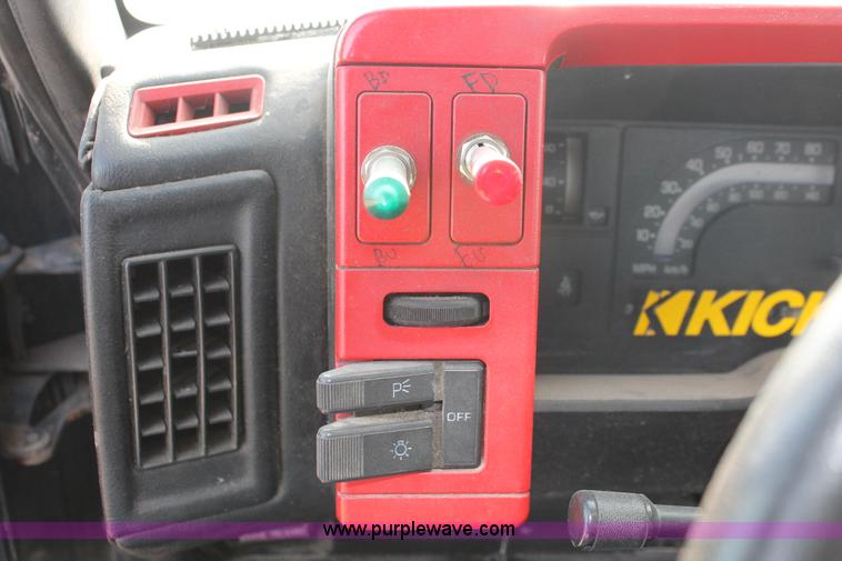 image for item E3196 1988 Chevrolet S10 pickup truck