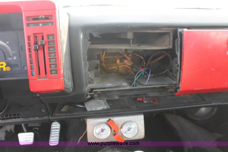 image for item E3196 1988 Chevrolet S10 pickup truck