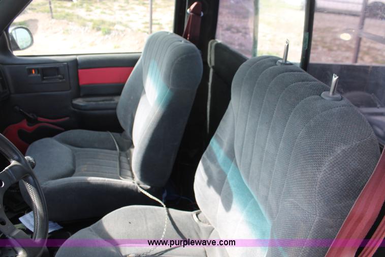 image for item E3196 1988 Chevrolet S10 pickup truck