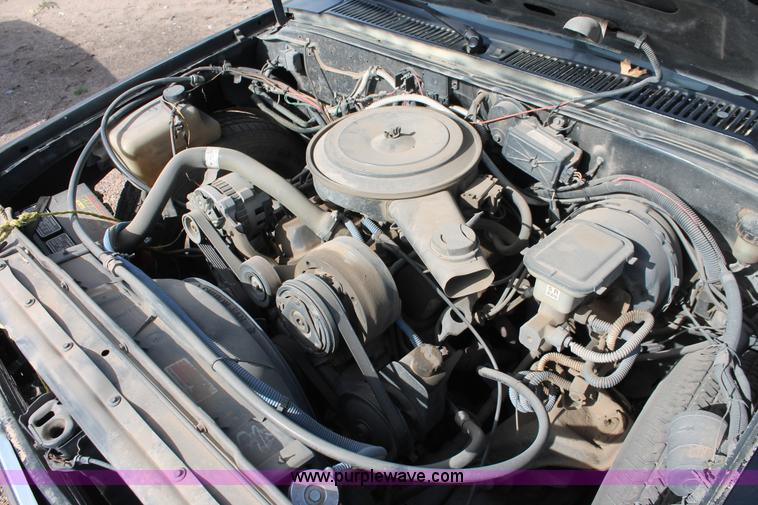 image for item E3196 1988 Chevrolet S10 pickup truck