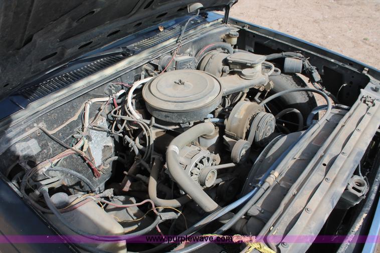 image for item E3196 1988 Chevrolet S10 pickup truck