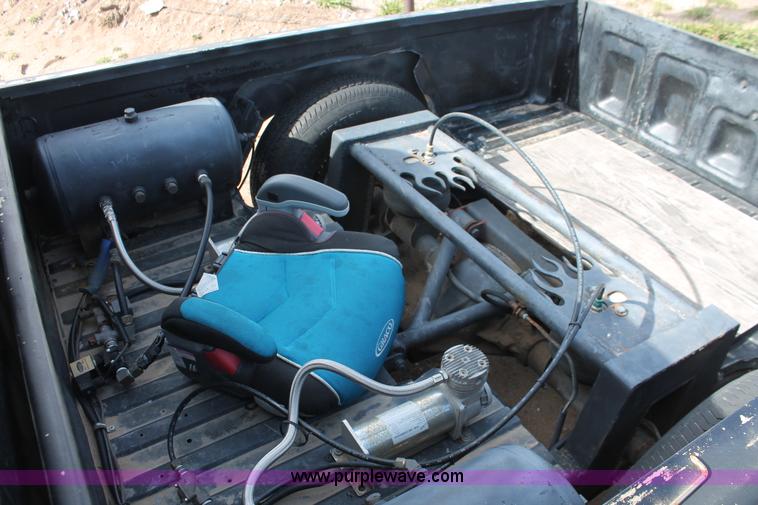 image for item E3196 1988 Chevrolet S10 pickup truck