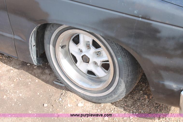 image for item E3196 1988 Chevrolet S10 pickup truck