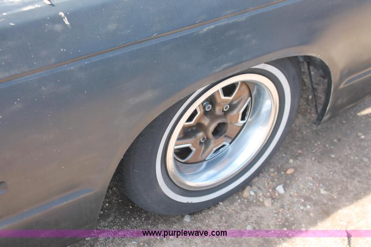 image for item E3196 1988 Chevrolet S10 pickup truck