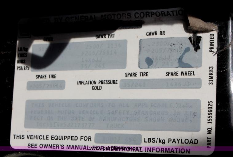 image for item E3196 1988 Chevrolet S10 pickup truck