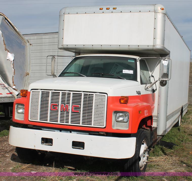 1993 GMC TopKick SLE Lo Pro box truck in Wichita, KS Item E3200 sold