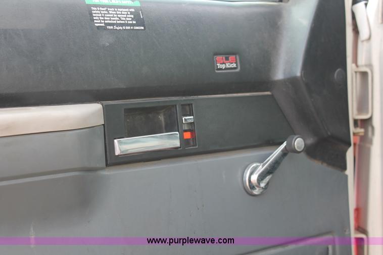 image for item E3200 1993 GMC TopKick SLE Lo Pro box truck