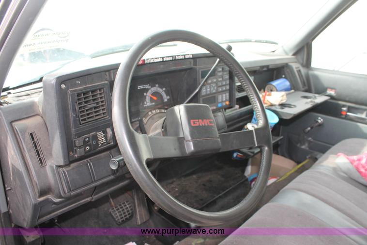 image for item E3200 1993 GMC TopKick SLE Lo Pro box truck