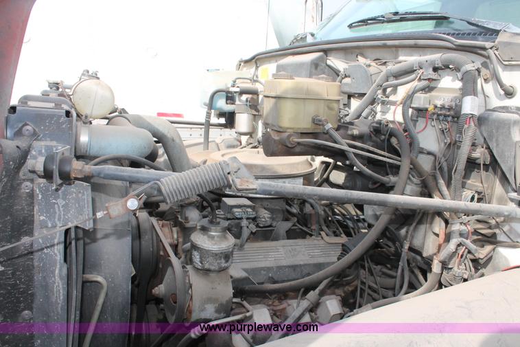 image for item E3200 1993 GMC TopKick SLE Lo Pro box truck