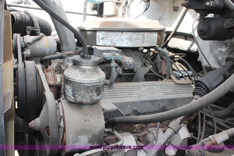 image for item E3200 1993 GMC TopKick SLE Lo Pro box truck