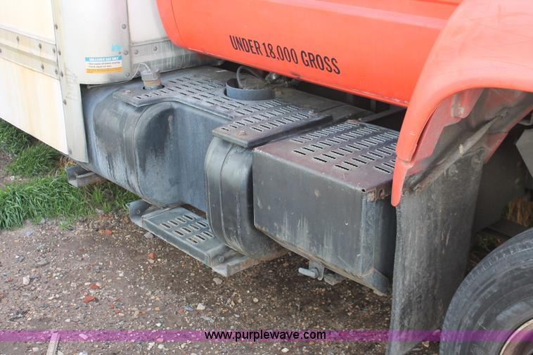 image for item E3200 1993 GMC TopKick SLE Lo Pro box truck