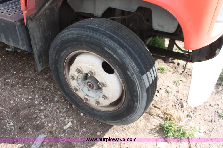 image for item E3200 1993 GMC TopKick SLE Lo Pro box truck