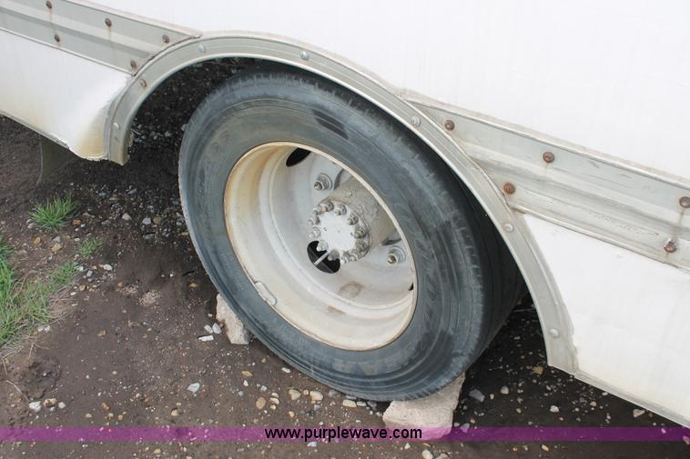 image for item E3200 1993 GMC TopKick SLE Lo Pro box truck