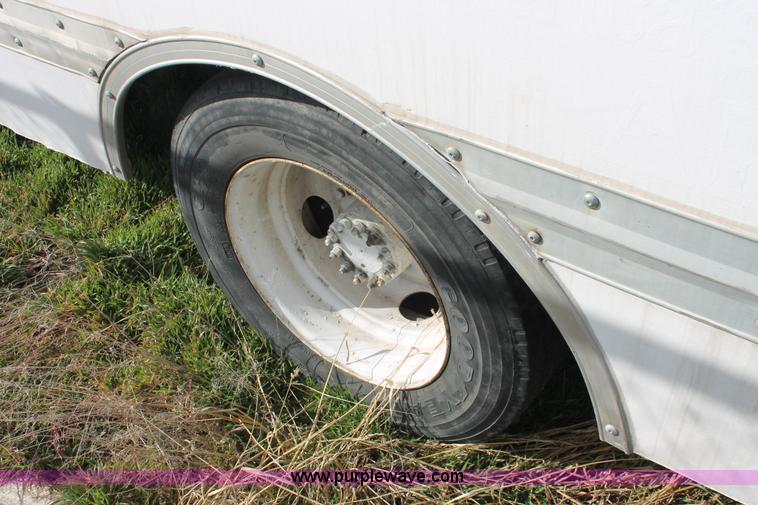 image for item E3200 1993 GMC TopKick SLE Lo Pro box truck