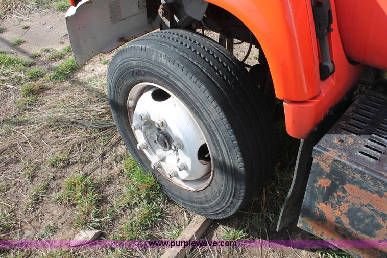 image for item E3200 1993 GMC TopKick SLE Lo Pro box truck