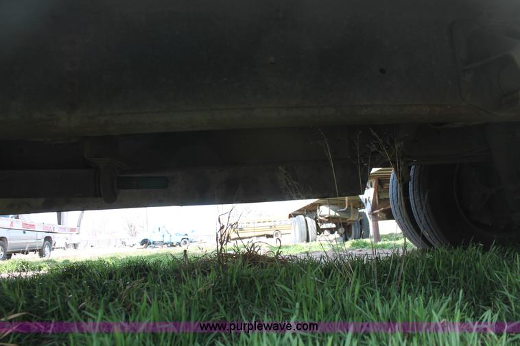 image for item E3200 1993 GMC TopKick SLE Lo Pro box truck