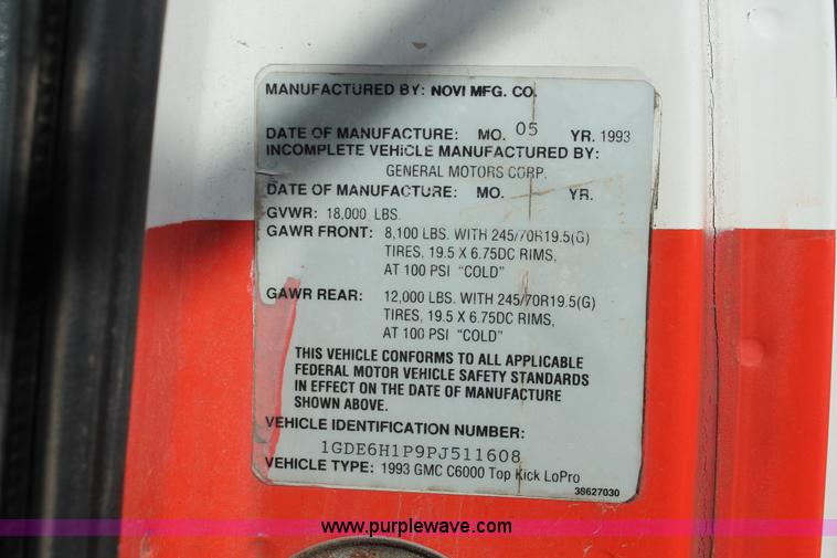 image for item E3200 1993 GMC TopKick SLE Lo Pro box truck