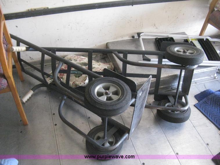 image for item E3200 1993 GMC TopKick SLE Lo Pro box truck