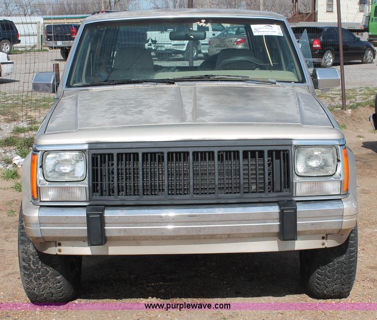 image for item E3201 1993 Jeep Cherokee Country SUV