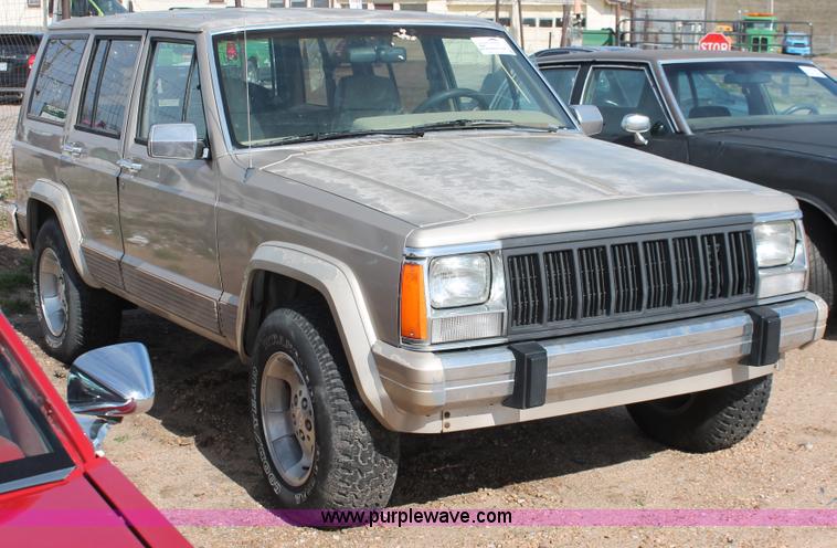 image for item E3201 1993 Jeep Cherokee Country SUV