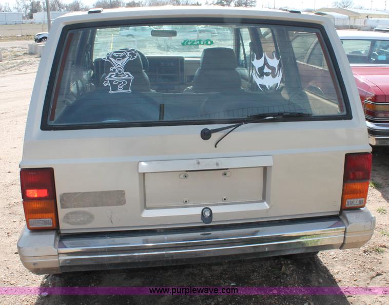 image for item E3201 1993 Jeep Cherokee Country SUV