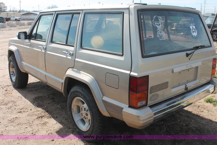 image for item E3201 1993 Jeep Cherokee Country SUV