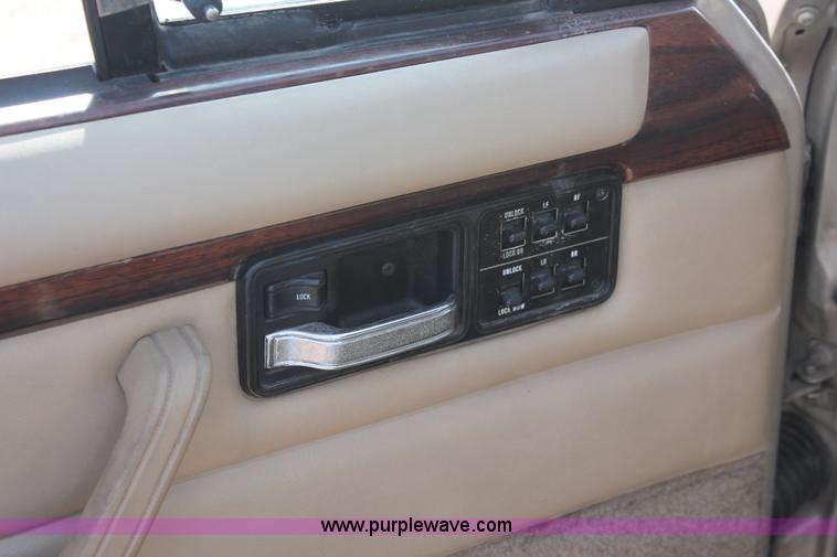 image for item E3201 1993 Jeep Cherokee Country SUV