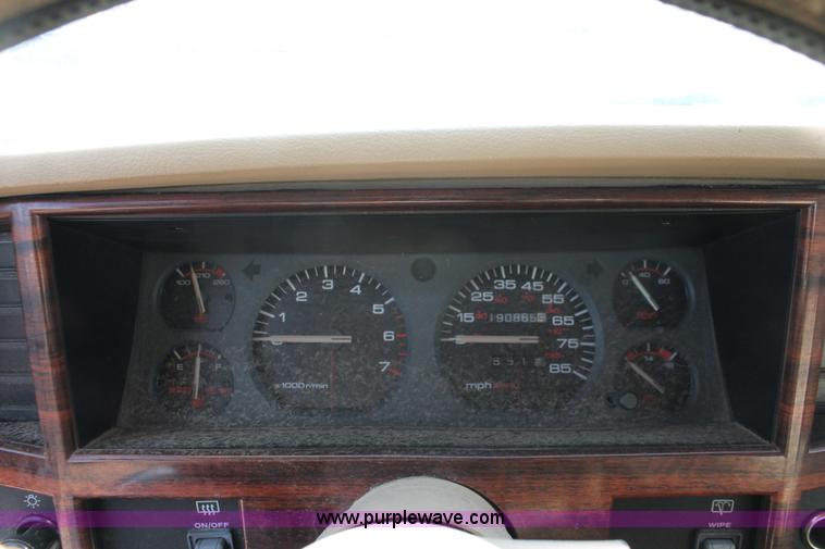 image for item E3201 1993 Jeep Cherokee Country SUV