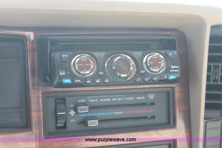 image for item E3201 1993 Jeep Cherokee Country SUV