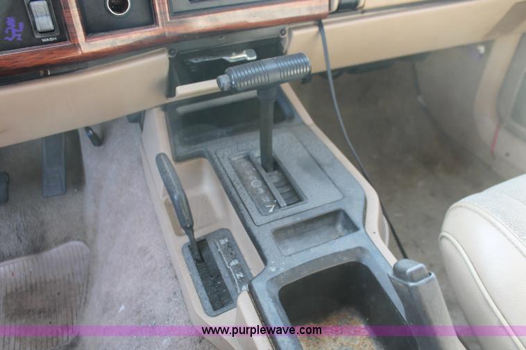 image for item E3201 1993 Jeep Cherokee Country SUV