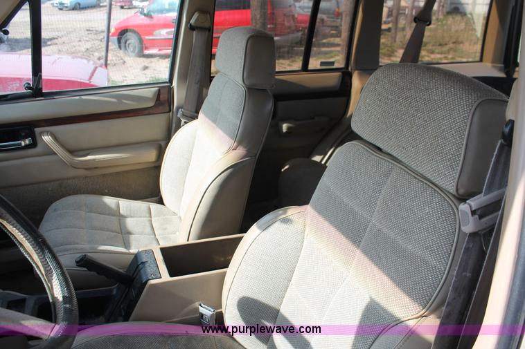 image for item E3201 1993 Jeep Cherokee Country SUV