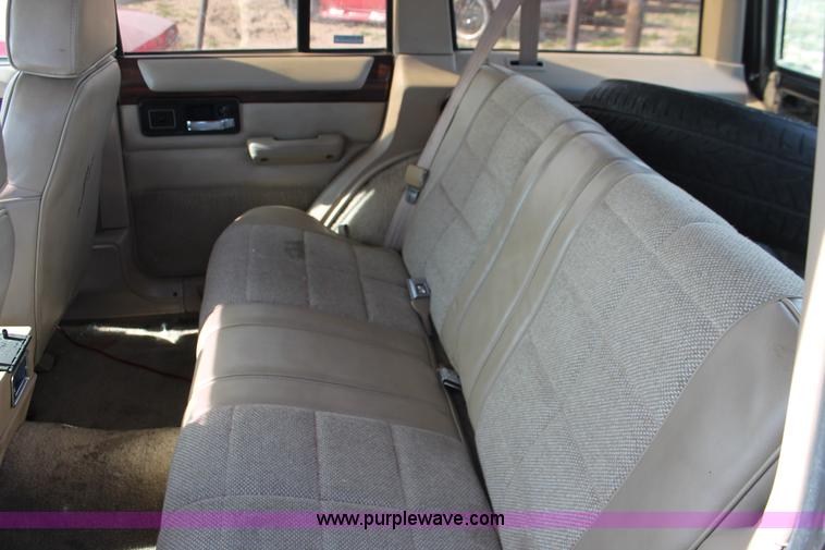 image for item E3201 1993 Jeep Cherokee Country SUV