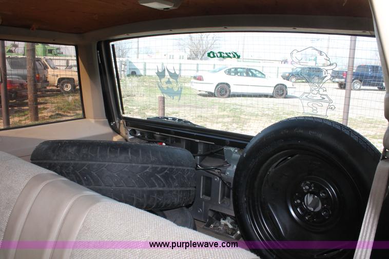 image for item E3201 1993 Jeep Cherokee Country SUV