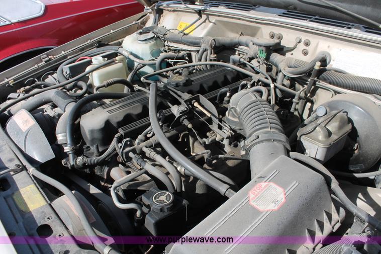 image for item E3201 1993 Jeep Cherokee Country SUV