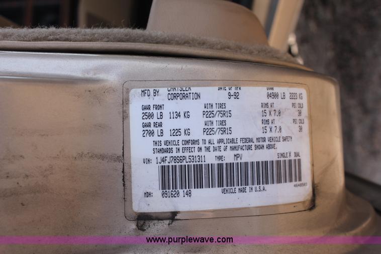 image for item E3201 1993 Jeep Cherokee Country SUV