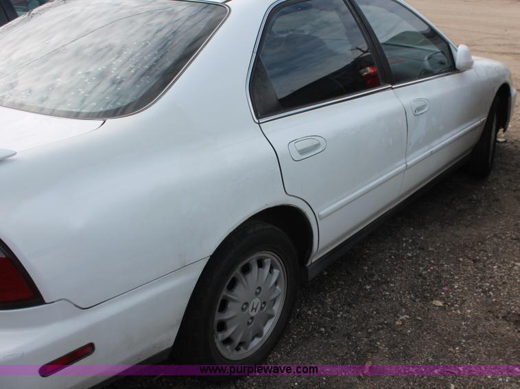 image for item E3205 1997 Honda Accord EX