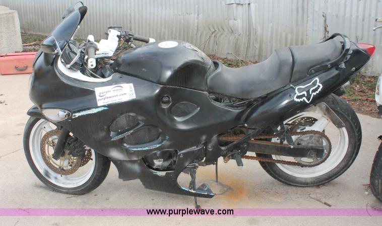 image for item E3207 1996 Suzuki GSX600F motorcycle