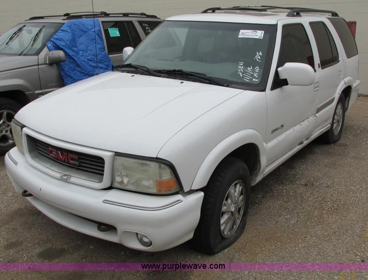 image for item F8592 2000 GMC Envoy SUV