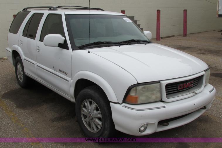 image for item F8592 2000 GMC Envoy SUV