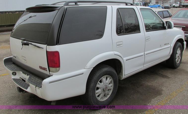 image for item F8592 2000 GMC Envoy SUV