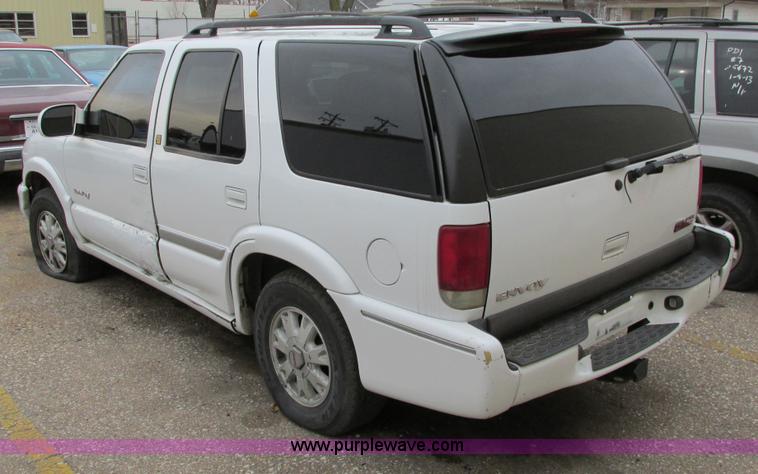image for item F8592 2000 GMC Envoy SUV