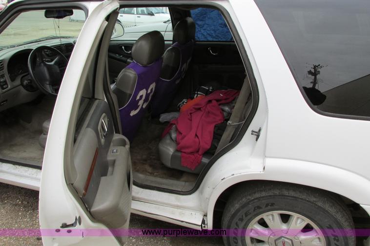 image for item F8592 2000 GMC Envoy SUV