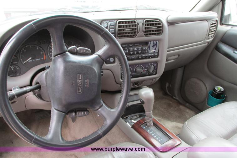 image for item F8592 2000 GMC Envoy SUV