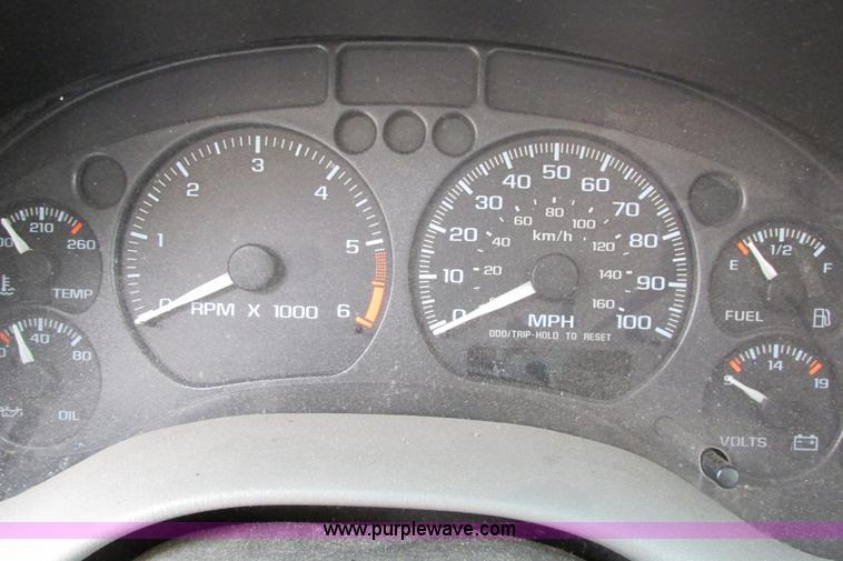 image for item F8592 2000 GMC Envoy SUV